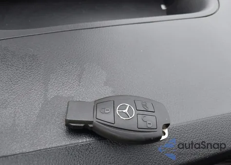 2018 Mercedes-Benz Metris из США, поврежденный, VIN WD4PG2EE3J3372951